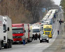 Задержка таможенного оформления грузовиков на въезде в Петербург превысила 10 дней.
